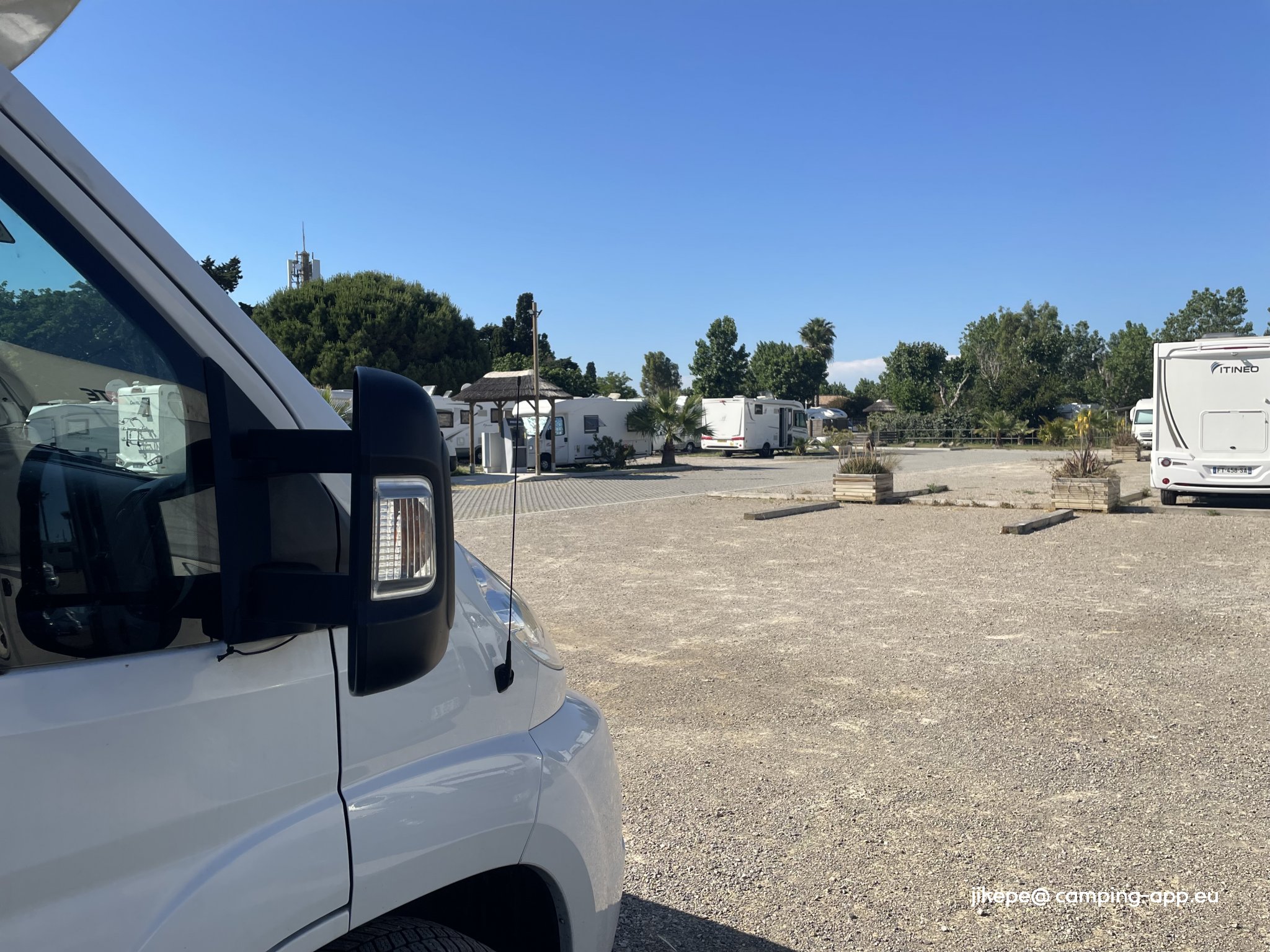 Aire de camping-car Valras-Plage — Karavan Sitesi in Valras-Plage