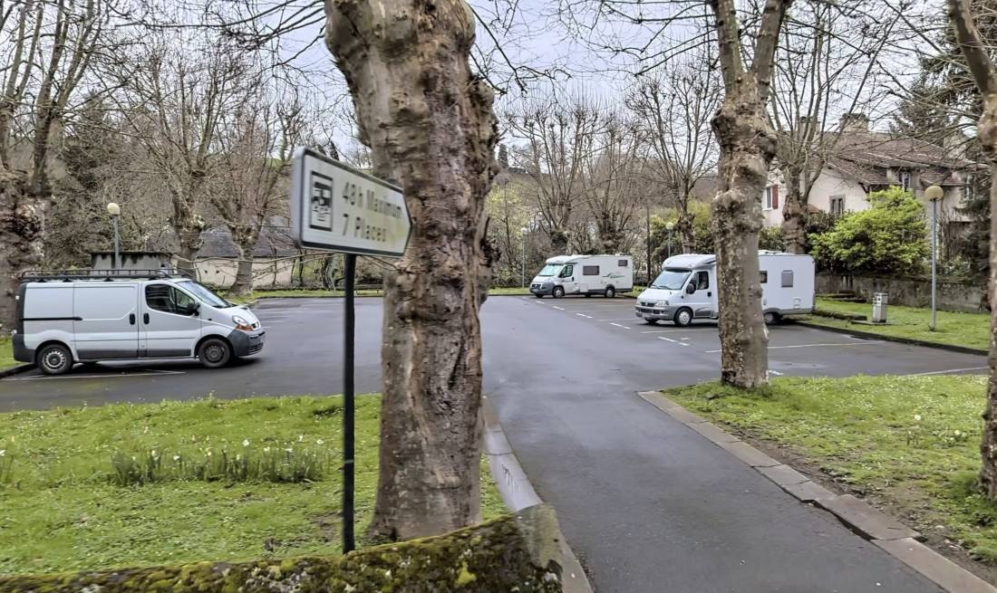 Stellplatz Oloron-Ste-Marie — Campervan Site in Ol0ron-Sainte-Marie