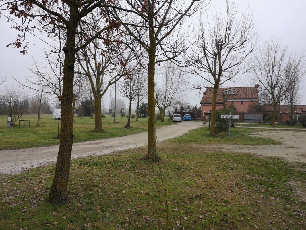 Area Sosta Camper Le Saline — Karavan Sitesi in 