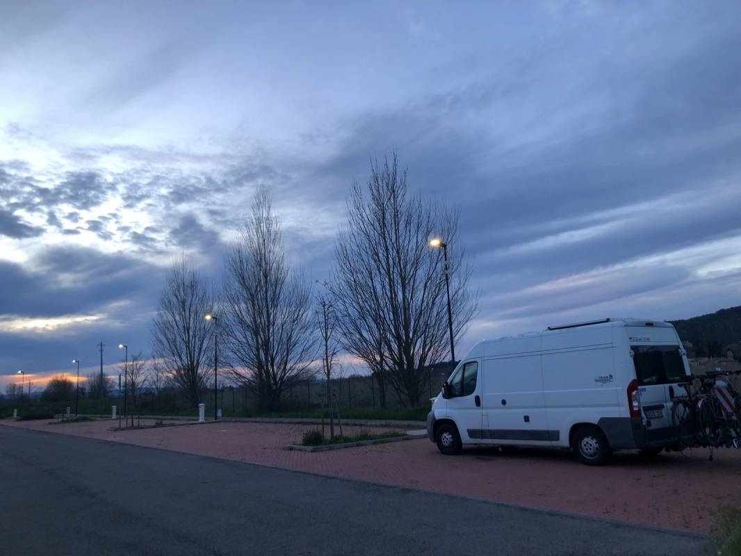Parcheggio e area Sosta Camper attrezzata — Місце для кемперів in Sodo AR