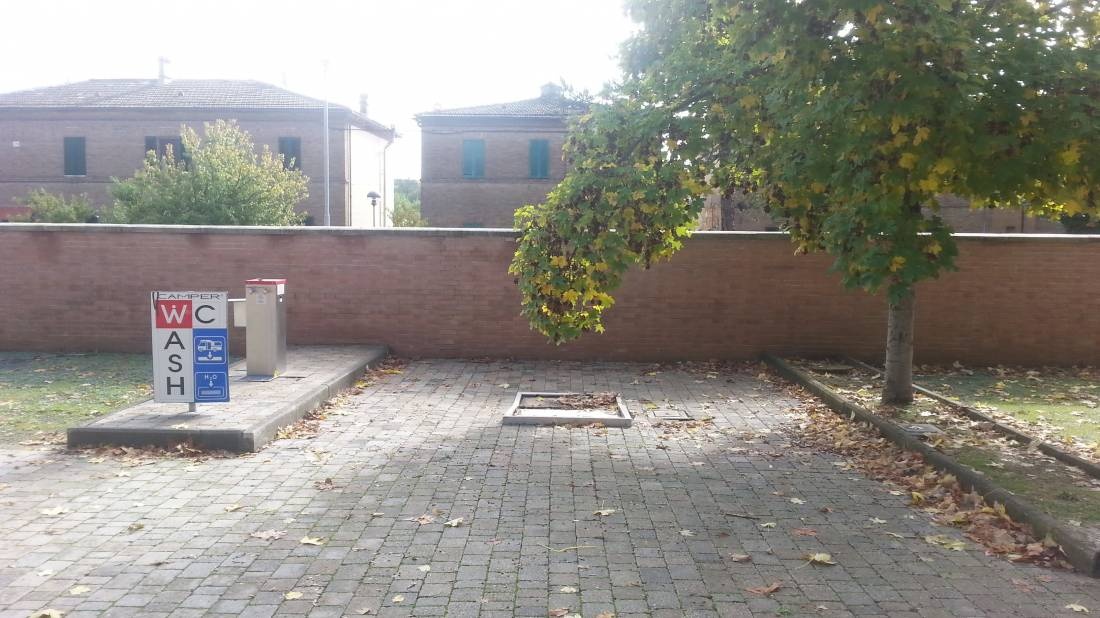 Area Comunale - Torrenieri — Stellplatz in Torrenieri
