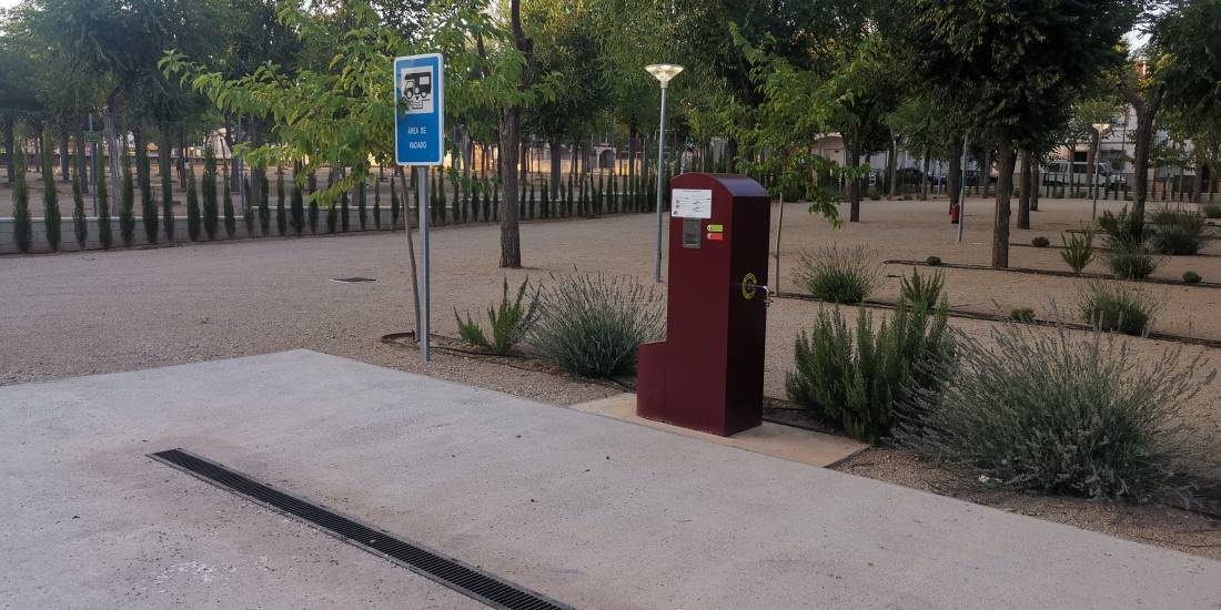 Área autocaravanas La Solana — Stellplatz in La Solana