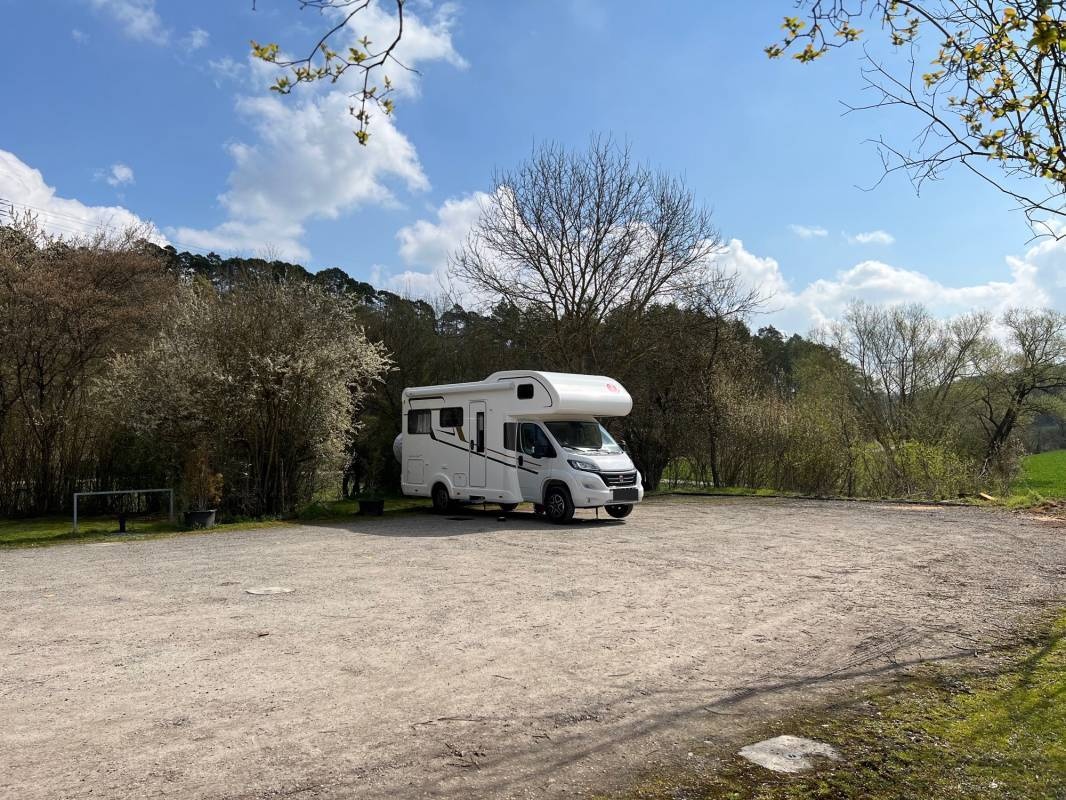 Stellplatz an der Baumhof- Tenne Marktheidenfeld — Місце в ресторані чи готелі in Marktheidenfeld