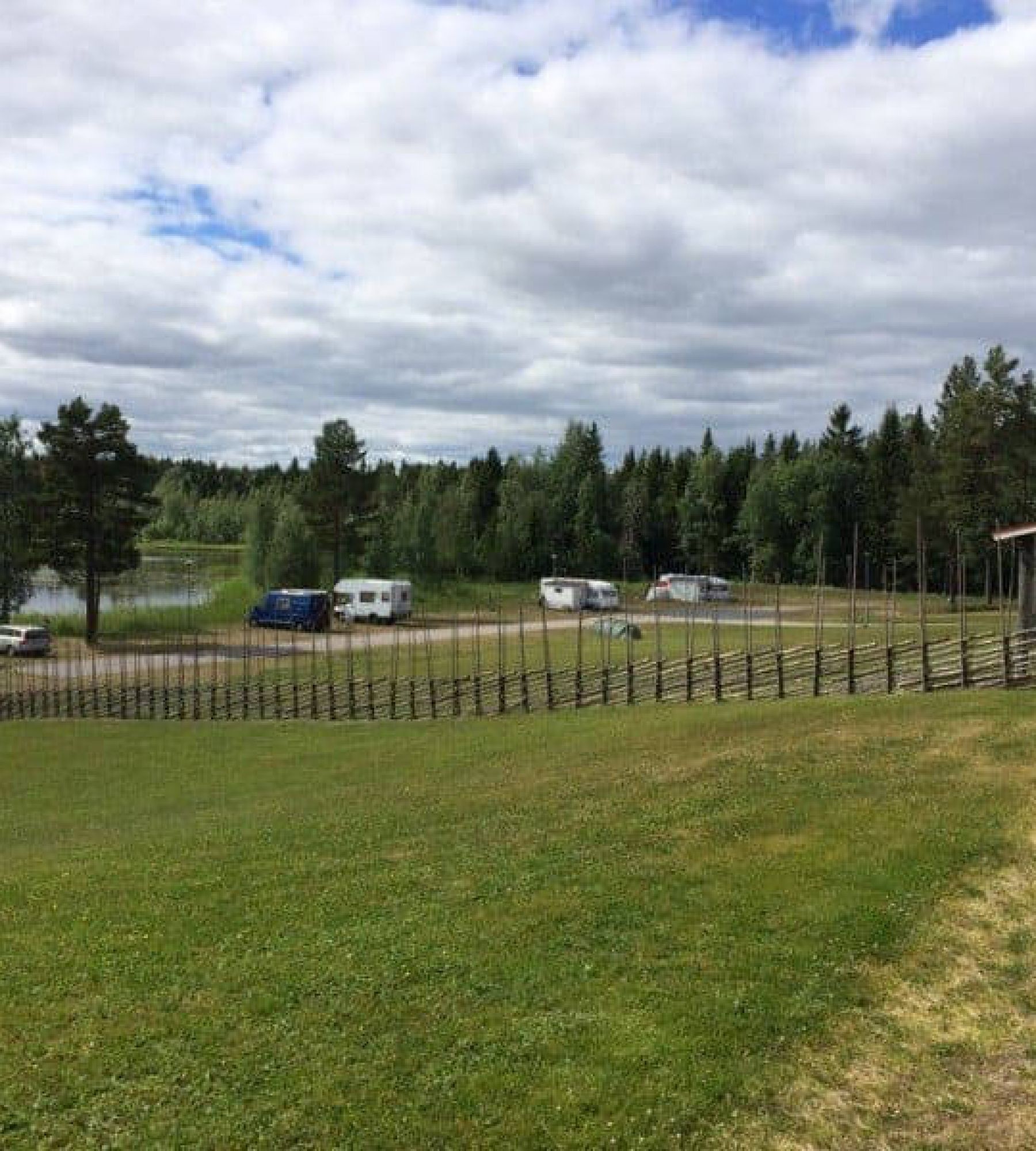 Loos Camping — Aire camping car in Los