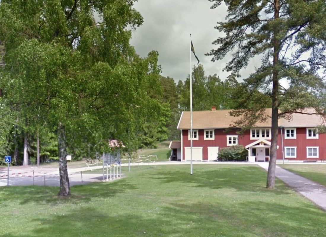 Ställplats Rådåsgården Lidköping — Camperplads in Lidköping