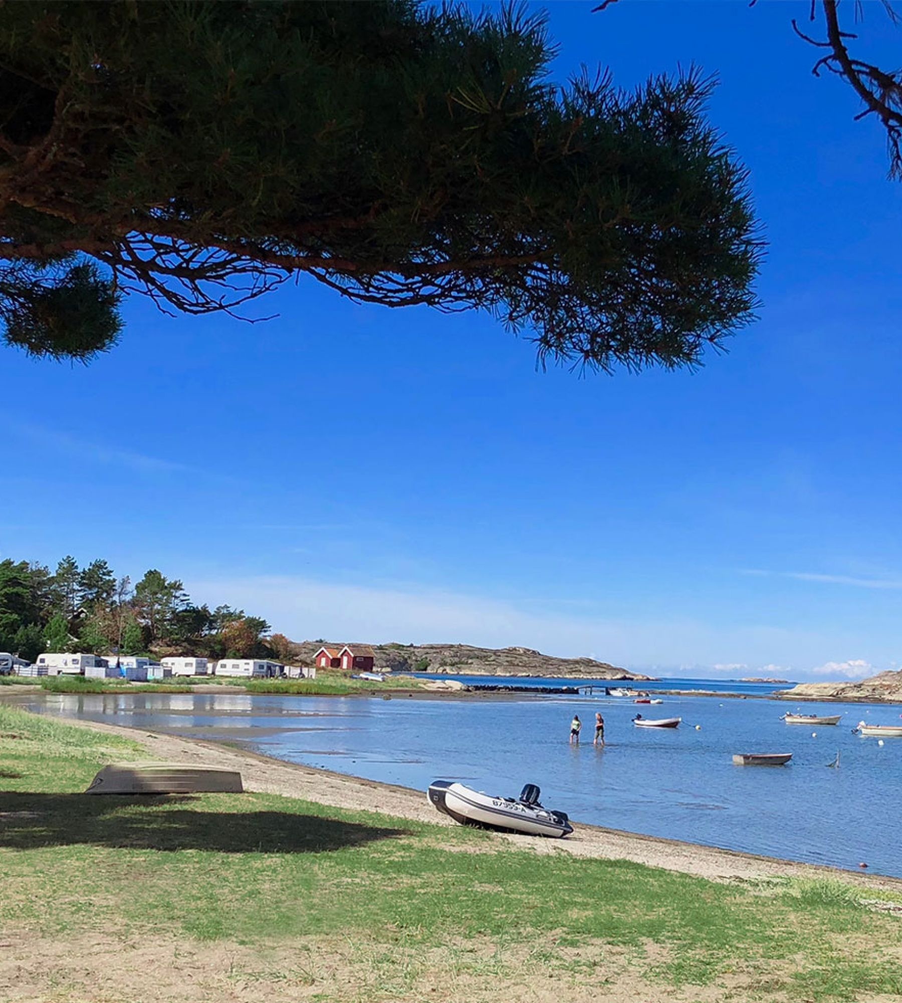 Kyrkvikens Camping — Camperplads in Resö