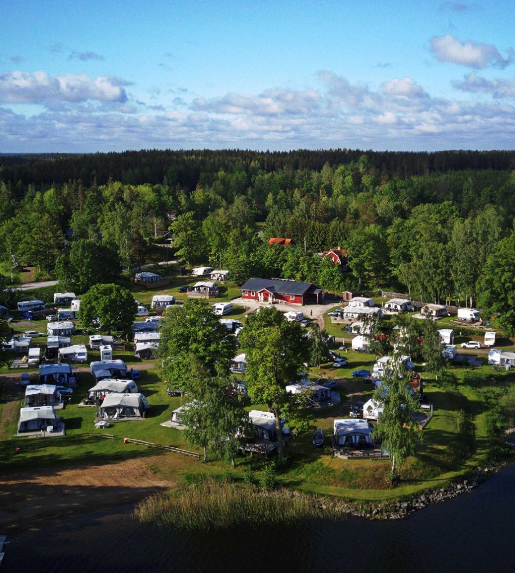 Småängens Bad och Camping — Bobilplass in Tjällmo