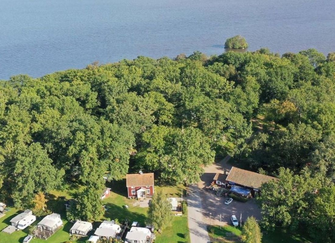 Ekuddens Camping — 露营车营地 in Kungsör