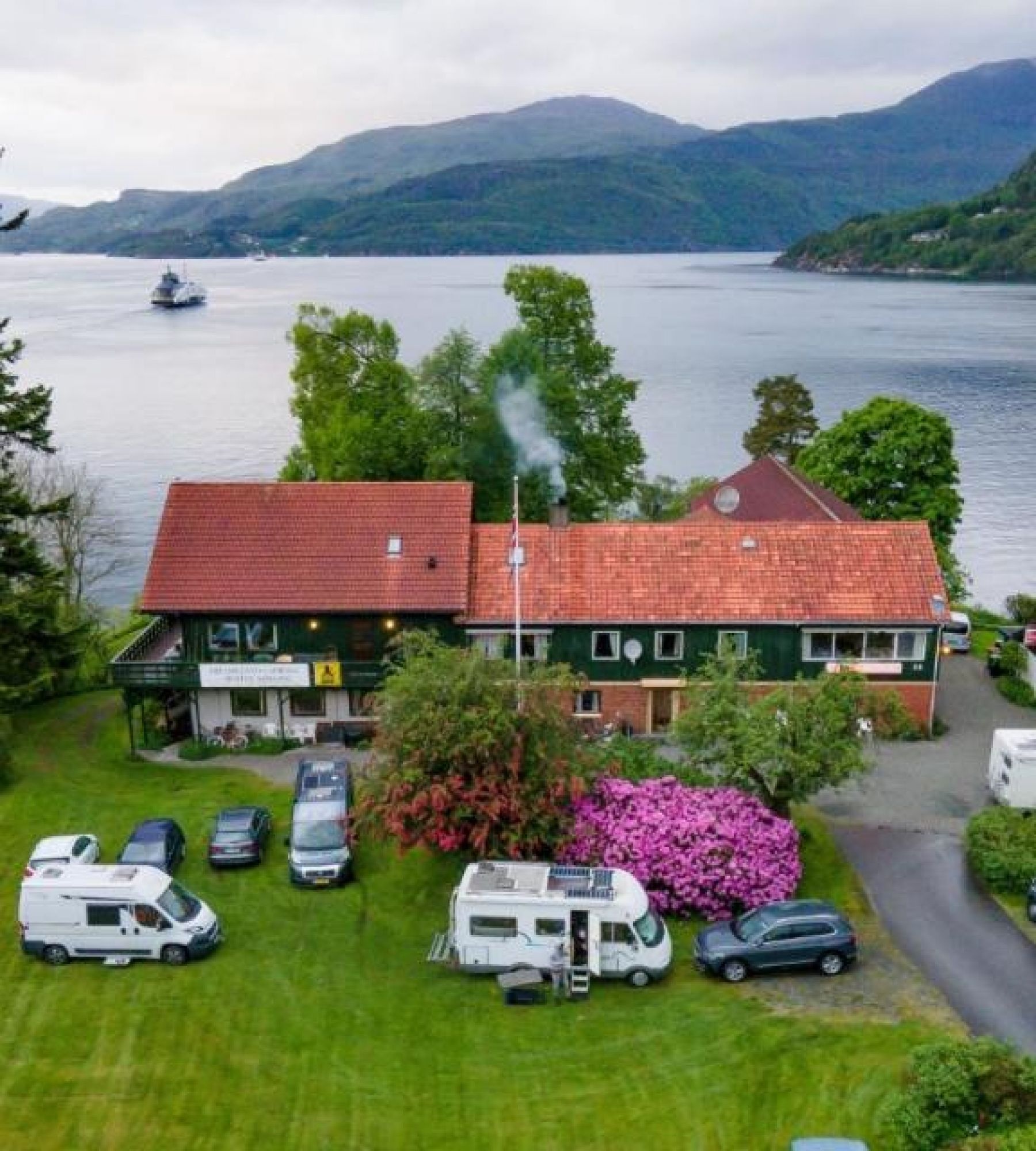 Hjelmeland Hostel & Camping — Campingplats in Hjelmelandsvågen