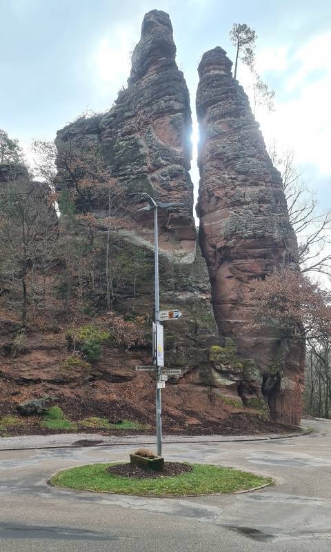 Felswand Badeparadies Dahn — Campervan Site in Dahn