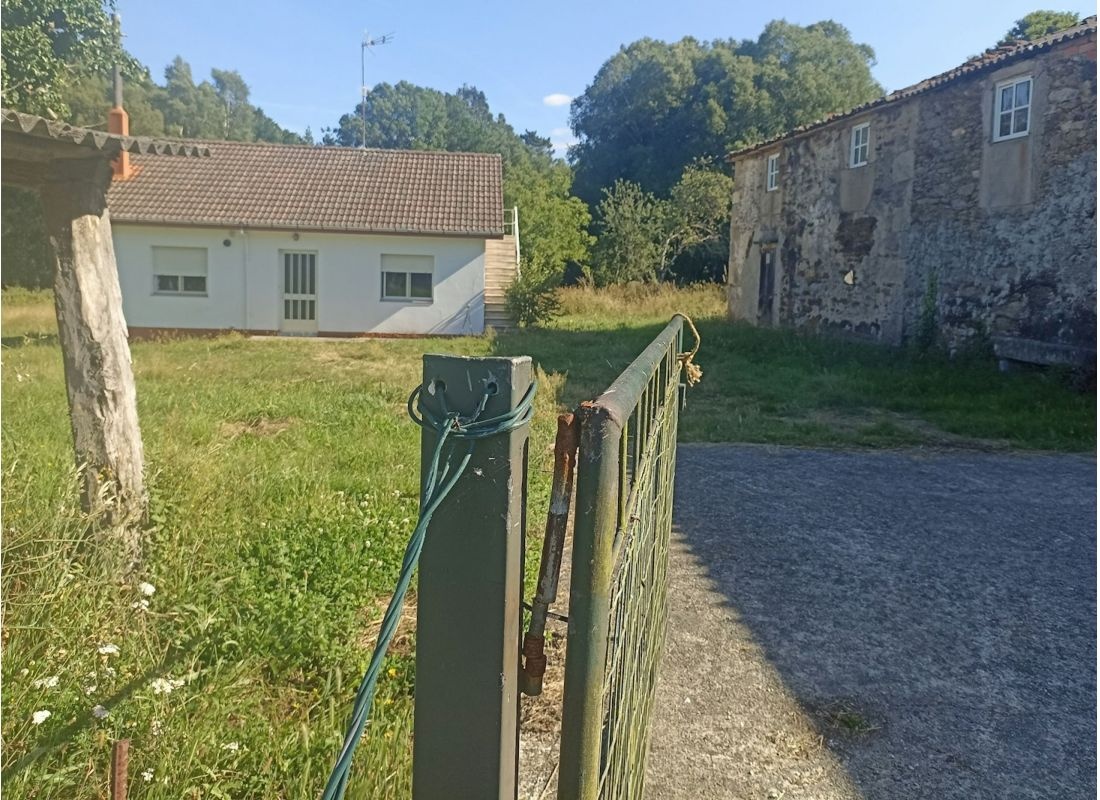 Plaza en Casanova, camino de Santiago — Stellplatz in Palas de Rei