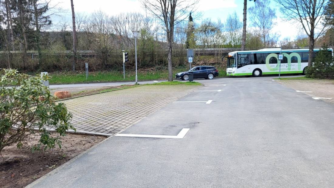 Übernachtungsparkplatz am Bahndamm Bad König — Campervan Site in Bad König