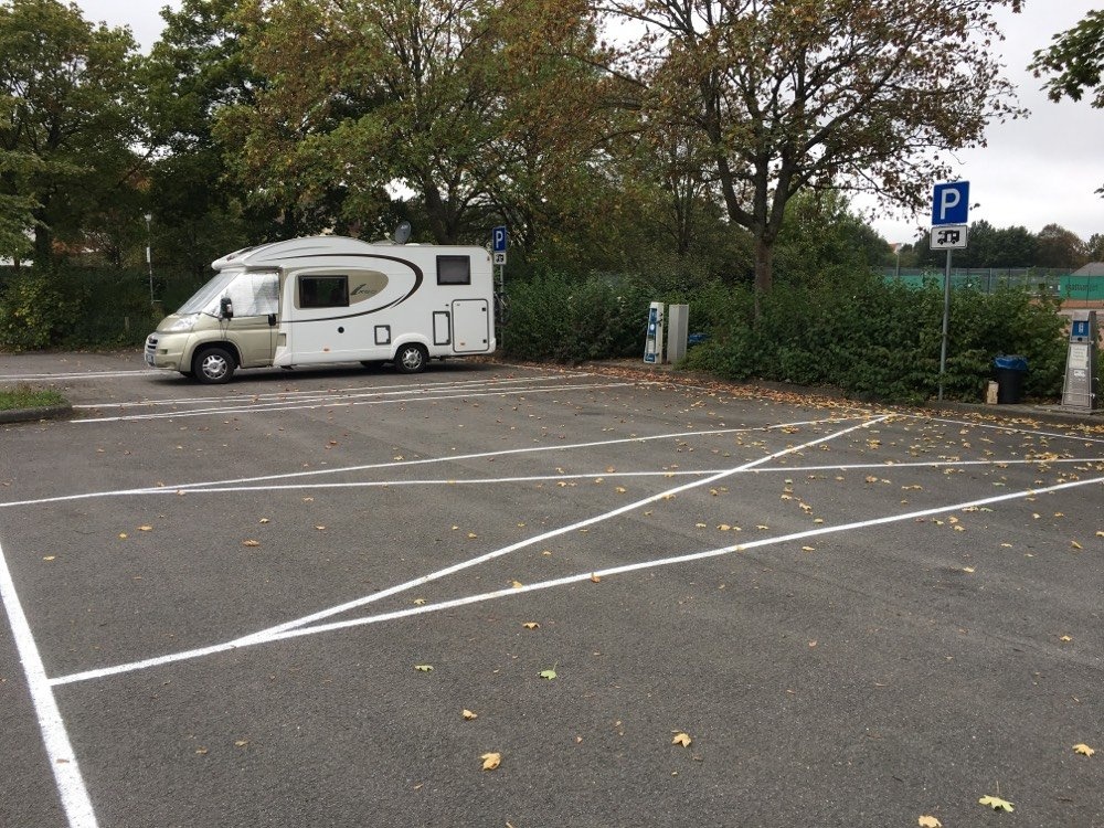 Stellplatz am Sportplatz Beerfelden — Sp. parking dla kamperów in Beerfelden