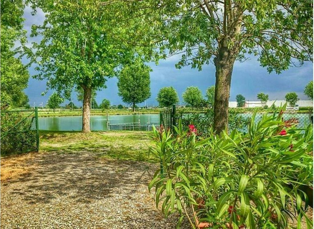 Laghetto Venere — Ställplats in Livraga