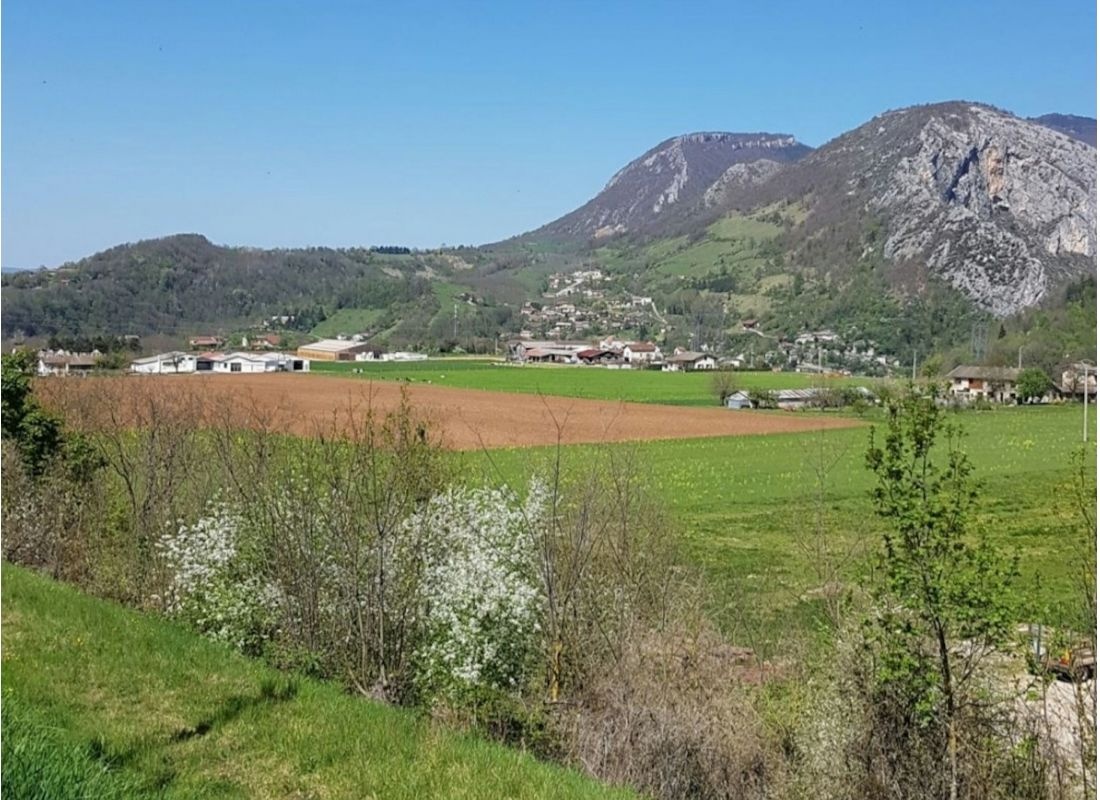 Coin de jardin dans le royans vercors — Aire camping car in Sainte-Eulalie-en-Royans