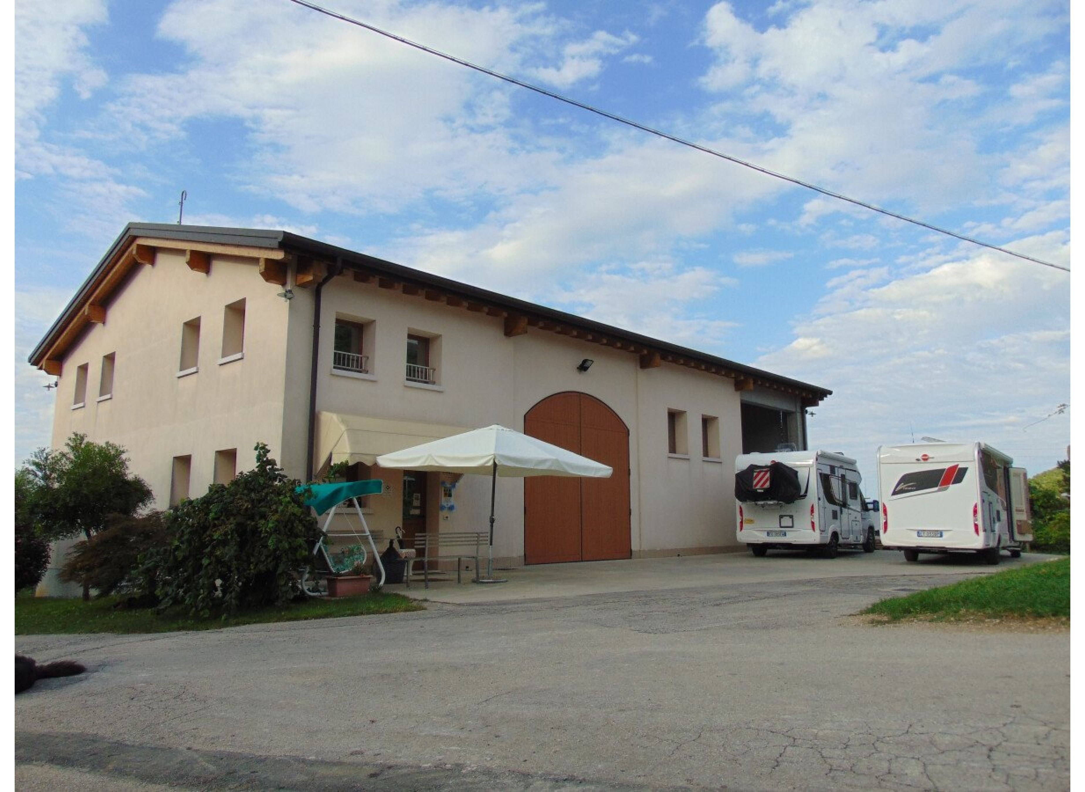 In der Nähe des Kellers beim Weinberg Parcheggio nei pressi della cantina vicino alla vigna#1 — Vinícola in FARRA DI SOLIGO