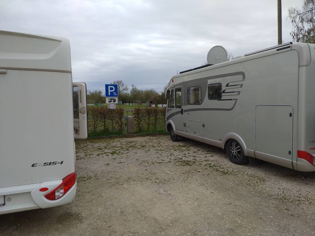 Stellplatz Ichenhausen — Місце для кемперів in Ichenhausen