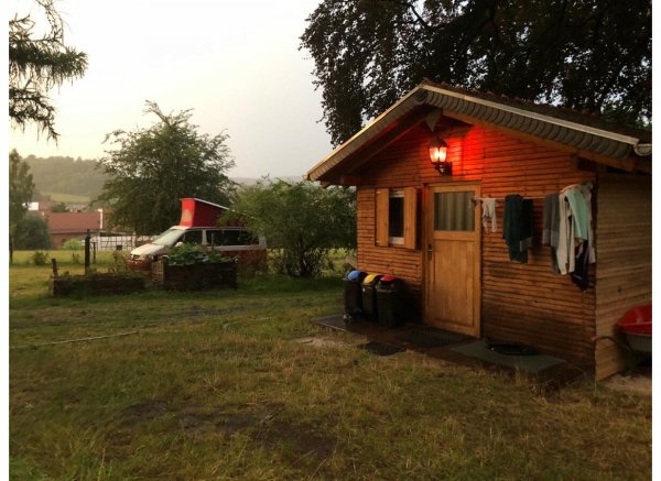 camping in einem garten einer fabrikantenvilla — Photo 2