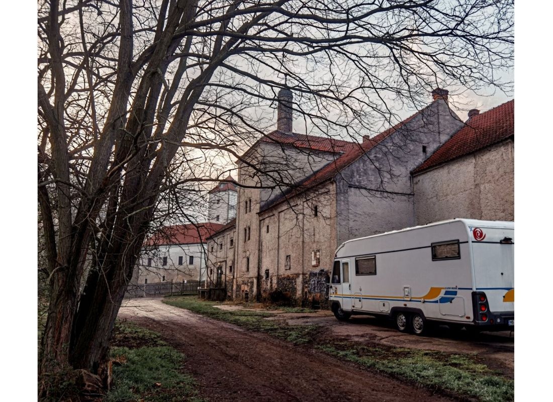 Chateau Lobkovice — Campervan Site in Neratovice