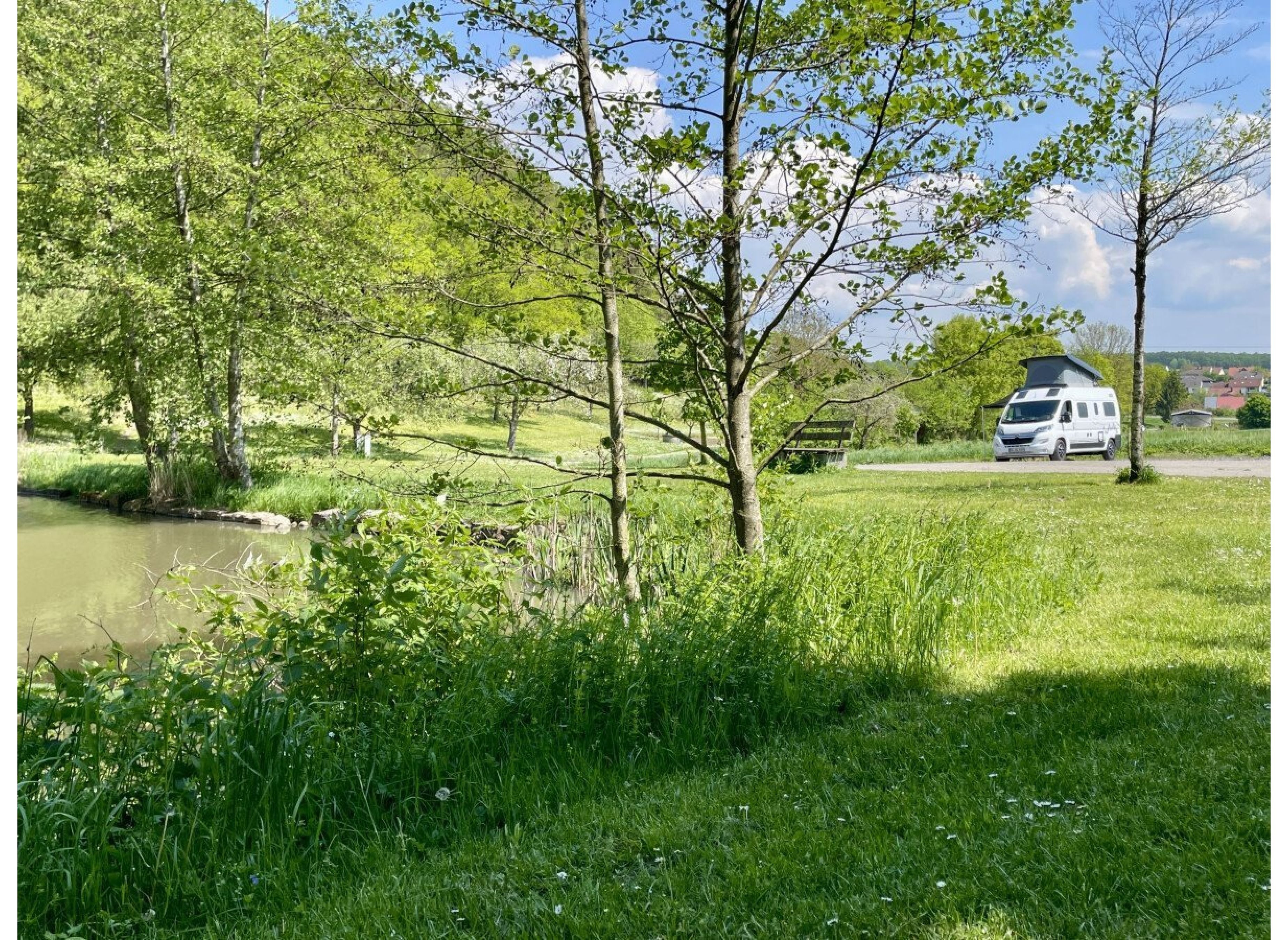 Am Tieftalsee — Sp. parking dla kamperów in Stadlauringen/Oberlauringen