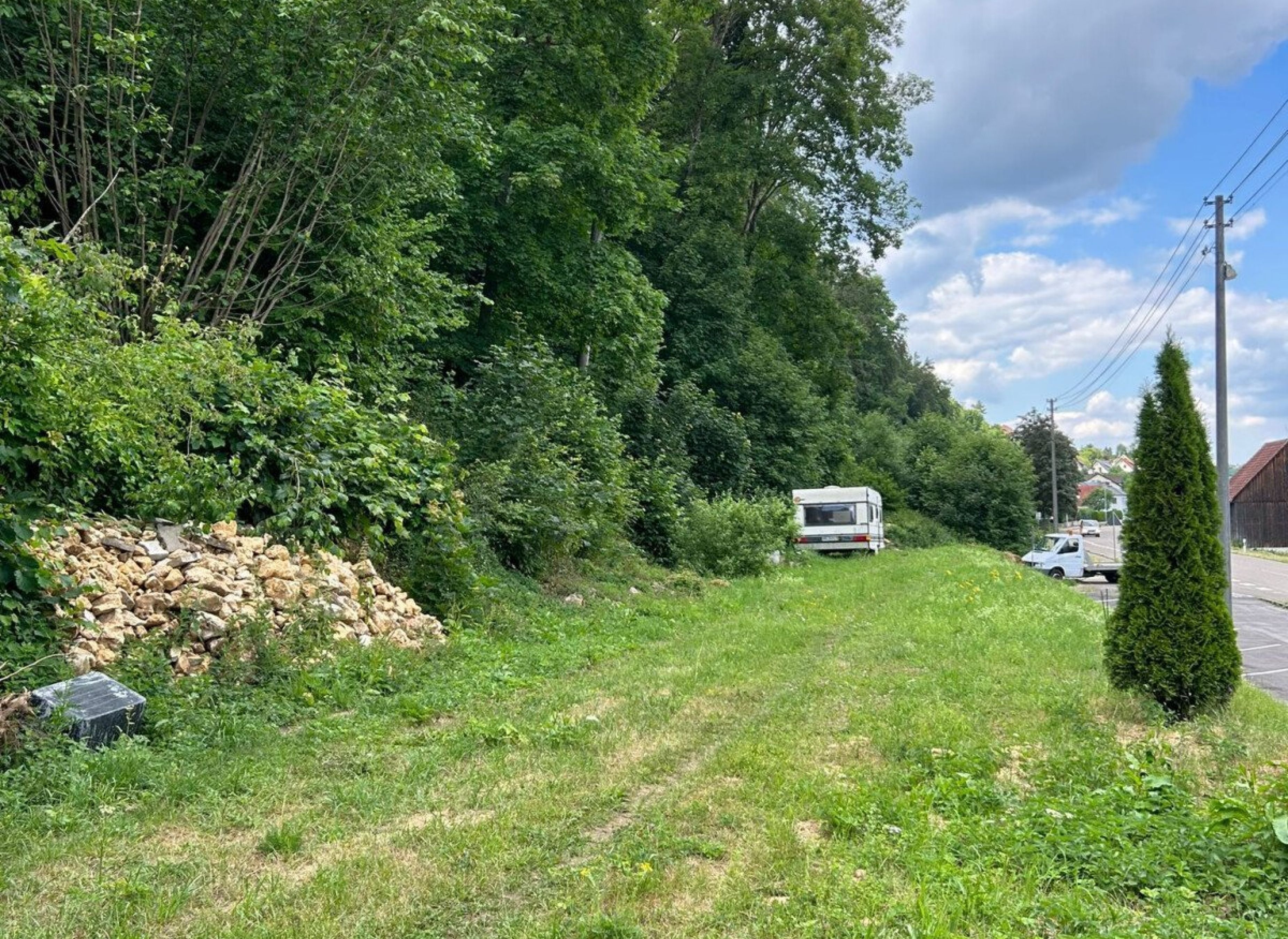 Aussicht Feld, Bäume, Berge — Sítio para autocaravanas in Giengen an der Brenz