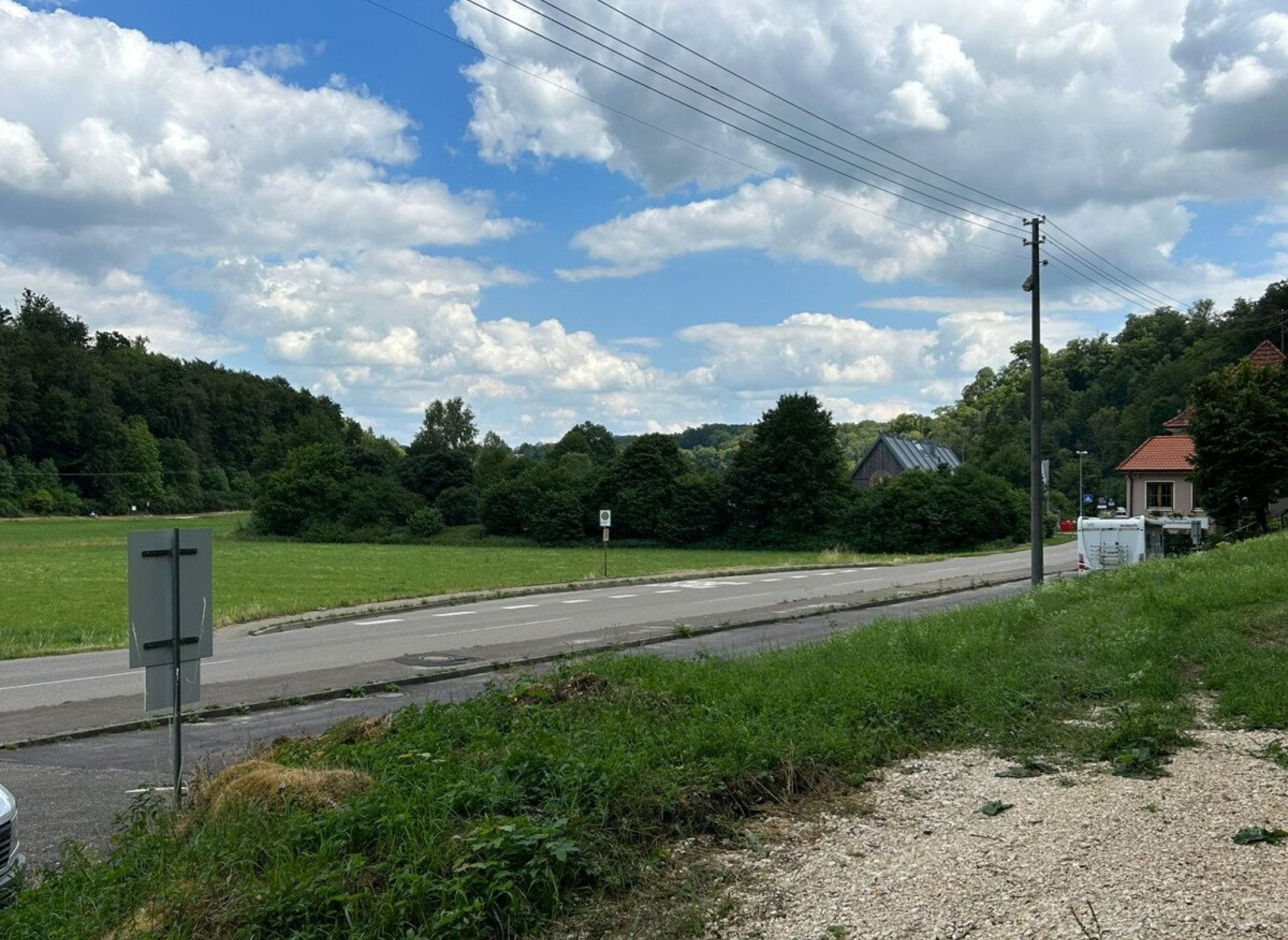 Aussicht Feld, Bäume, Berge — Camperplads in Giengen an der Brenz