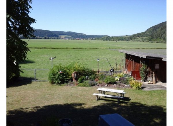 Gartenplatz mit Ausblick über Wiese am Donauradweg — Photo 2