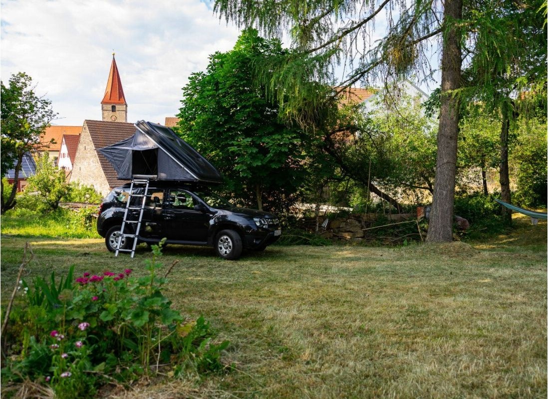 Gartenidylle über dem Taubertal (Fahrzeuge bis 7 Meter) — Karavan Sitesi in Finsterlohr