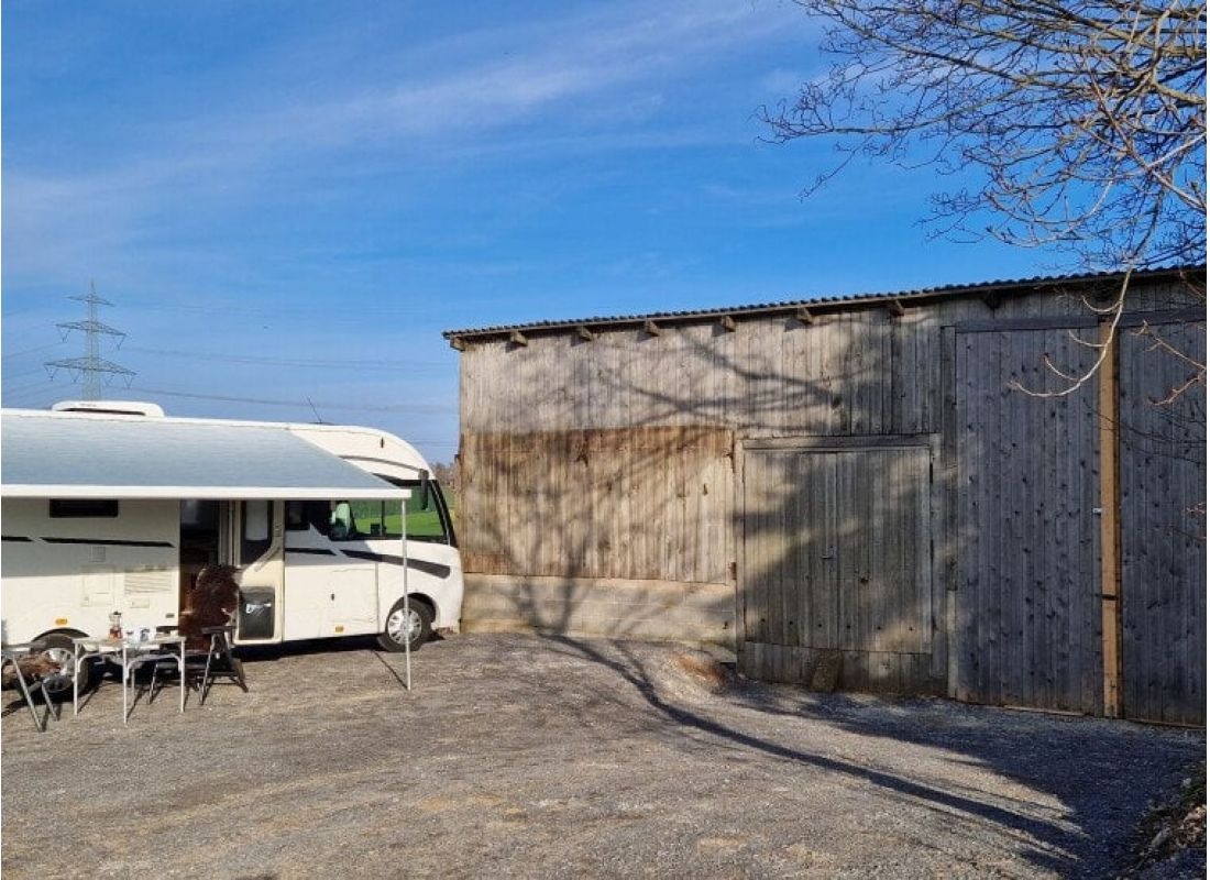 In der Morgensonne Frühstücken — Camperplaats in Brilon