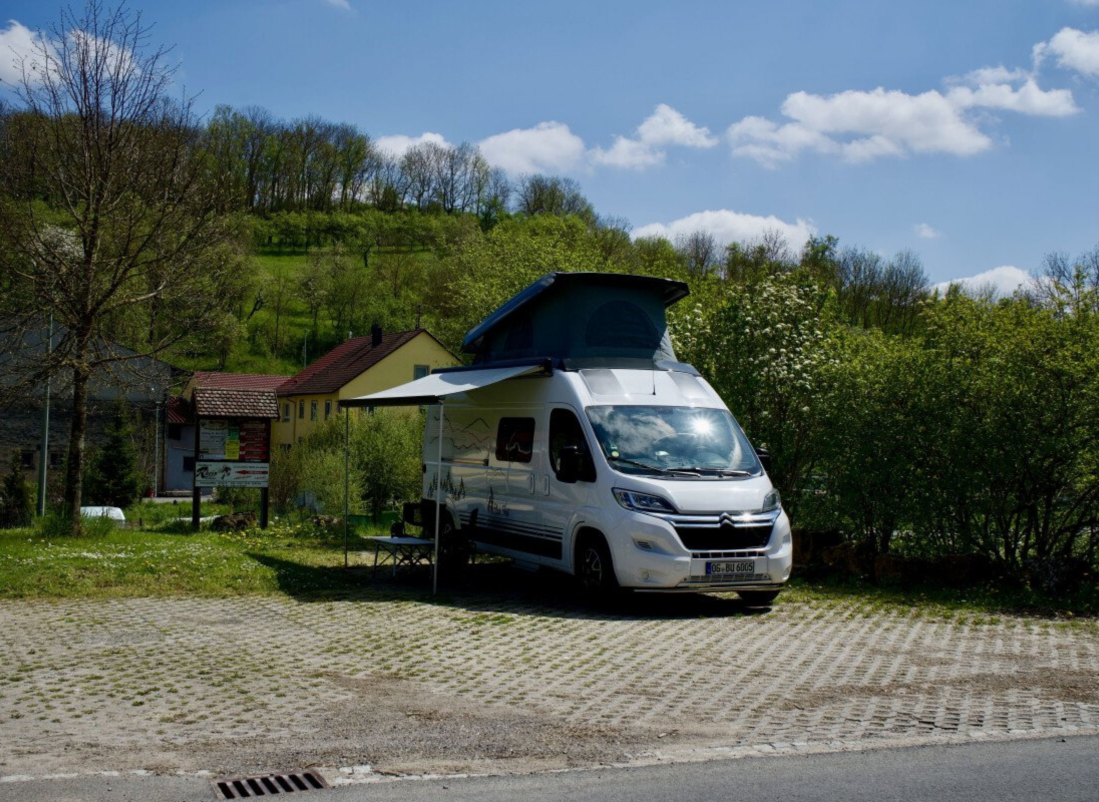 Am Abenteuerspielplatz — Місце для кемперів in Gaukönigshofen/Acholshausen