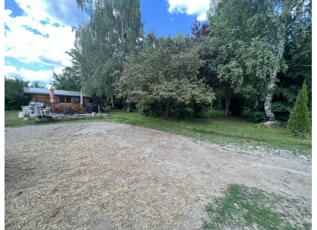 Idyllischer Platz direkt an Bach und Waldrand — Sítio para autocaravanas in Hottenbach