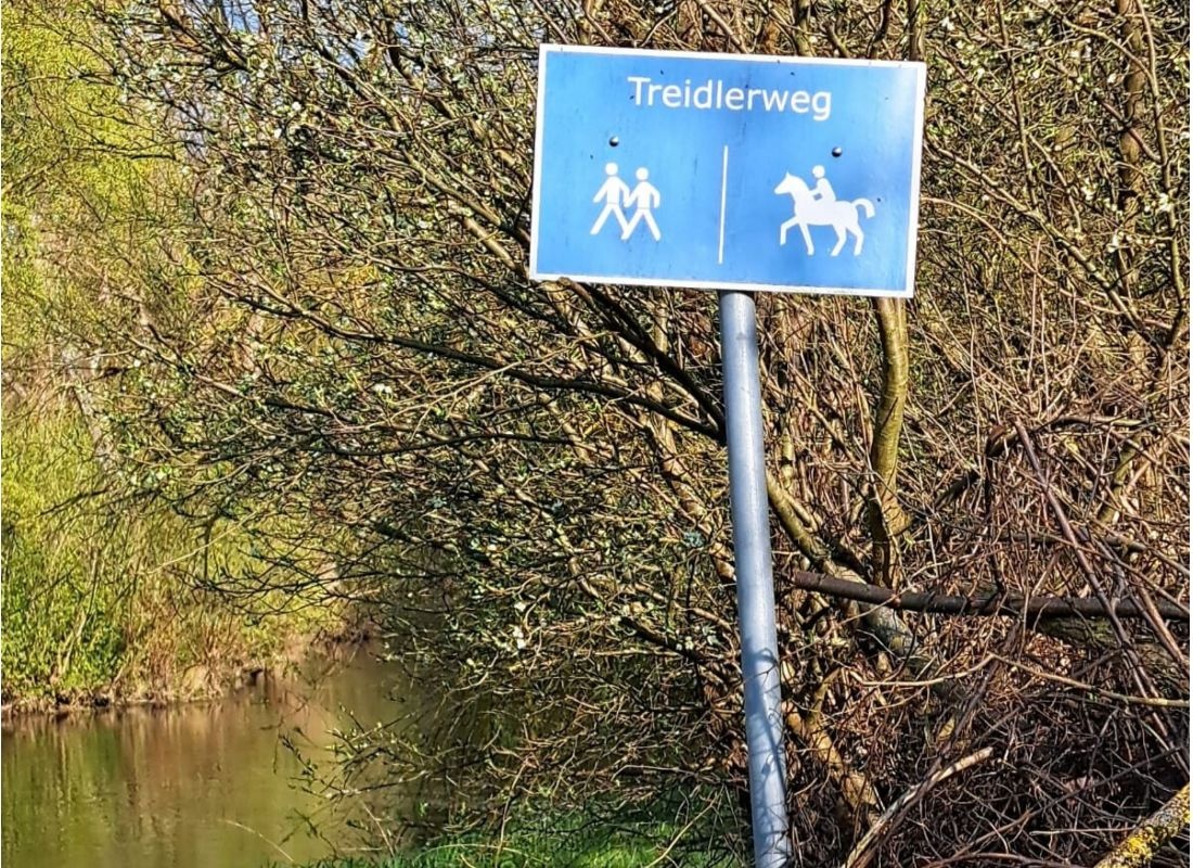 unter den Kirschbäumen neben der Unstrut — Camperplaats in Laucha an der Unstrut