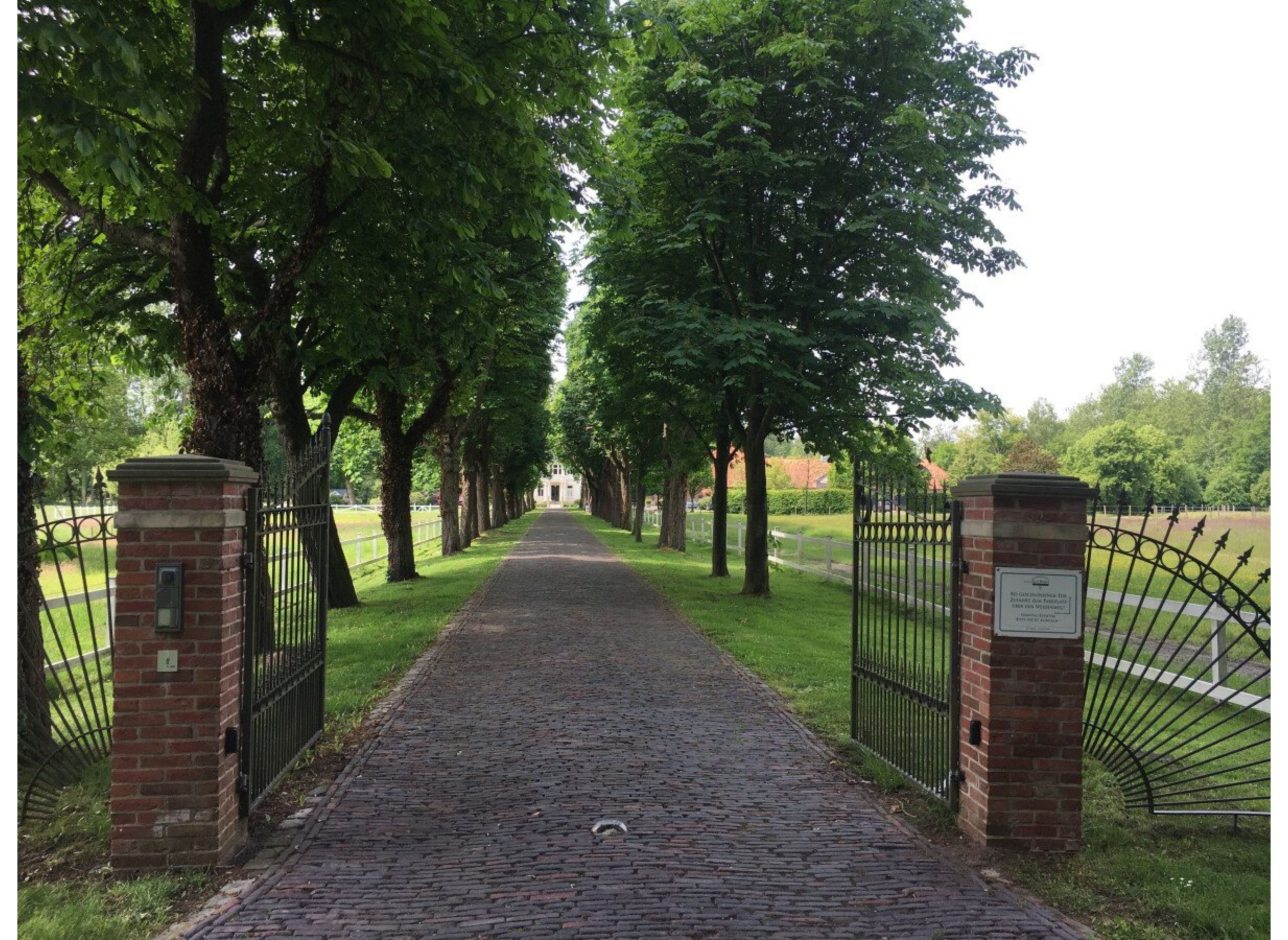 Gut "Am Eichenhain" — Bobilplass in Wiefelstede