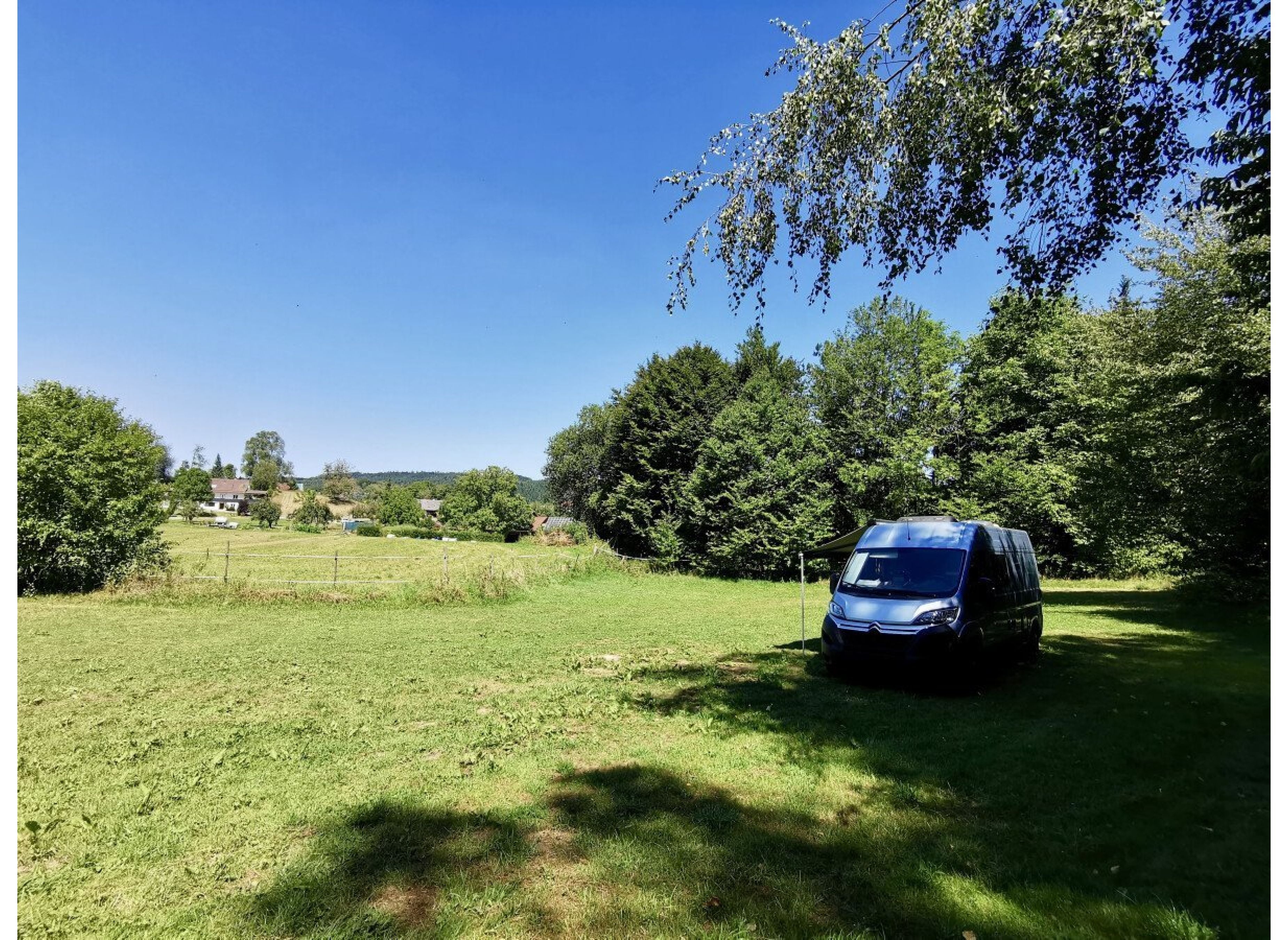 Pferdehof am Rande zum Auental — Campervan Site in Owingen