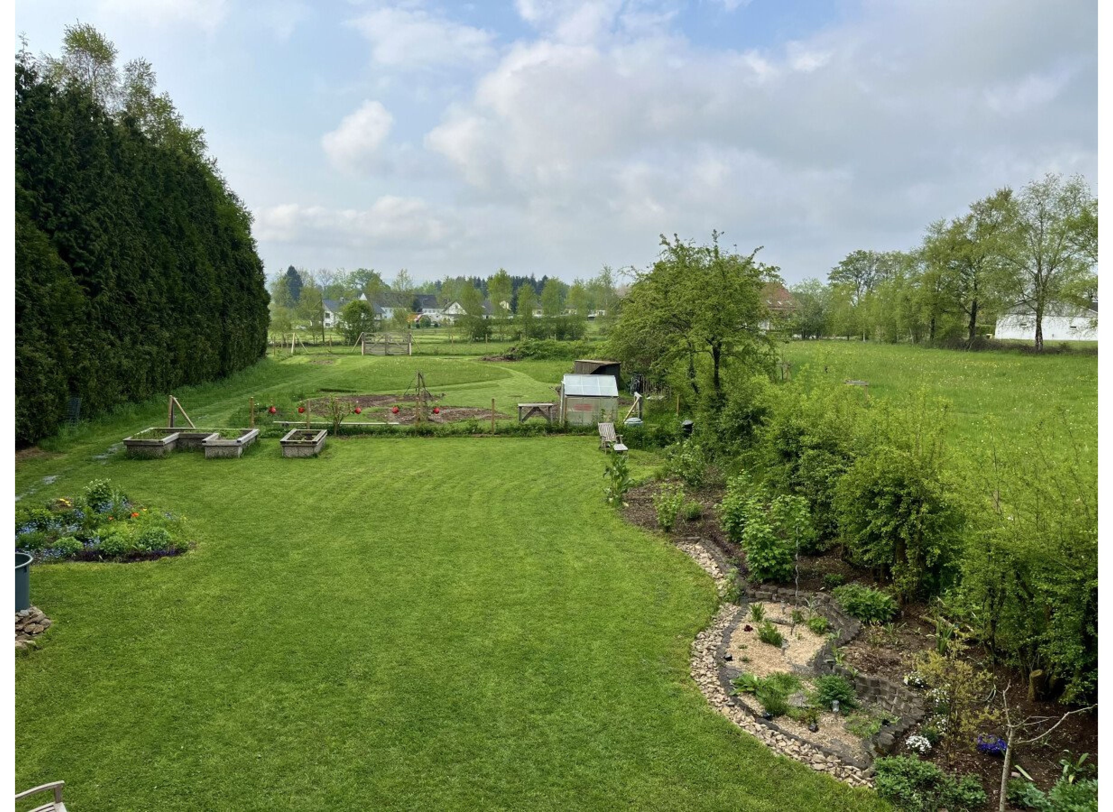 Aufwachen in der Eifel mit Weitblick — Campervan Site in Hellenthal