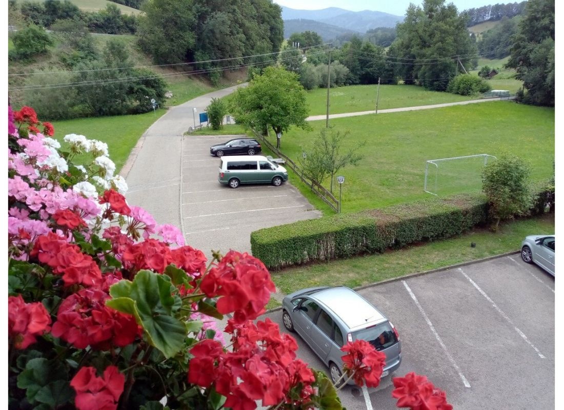 70 m vom Biergarten entfernt — Aire camping car in   Biederbach