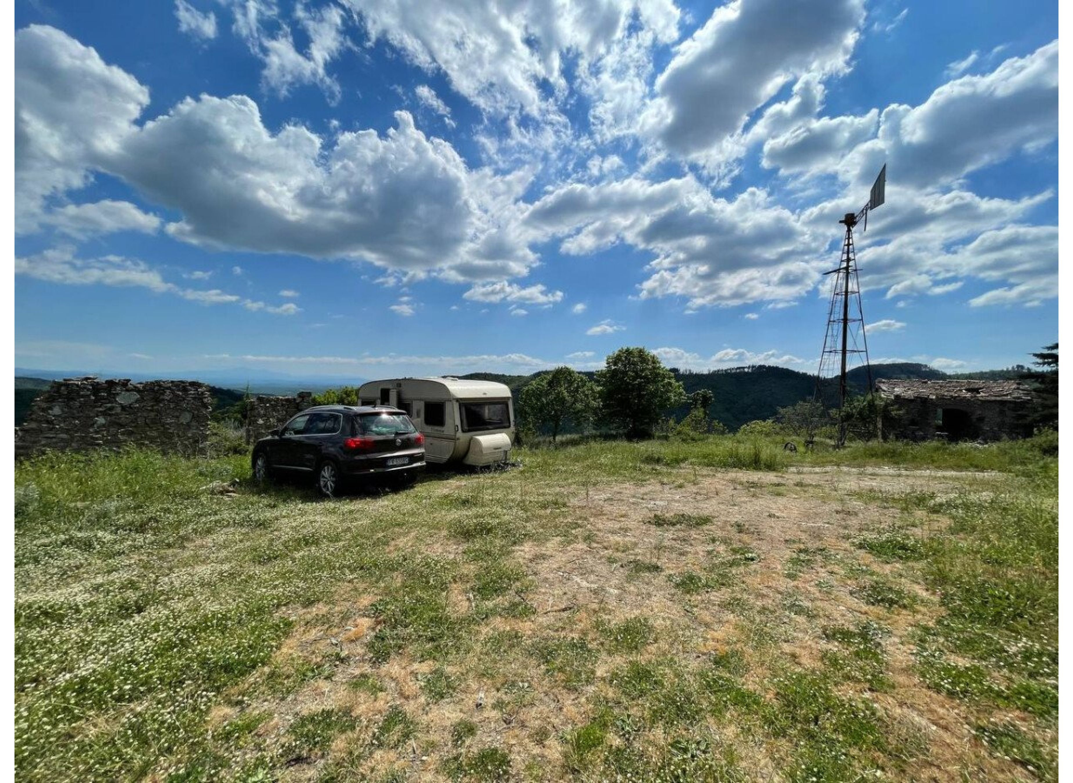Am Olivenhain tparcheggio o piazzola inerbita in punto apicale e aperto con uliveta attor — Ställplats in Gaiole in Chianti