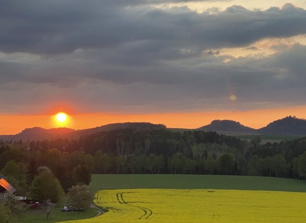 Wohnmobilstellplatz sächsische Schweiz mit Blick auf den Papststein