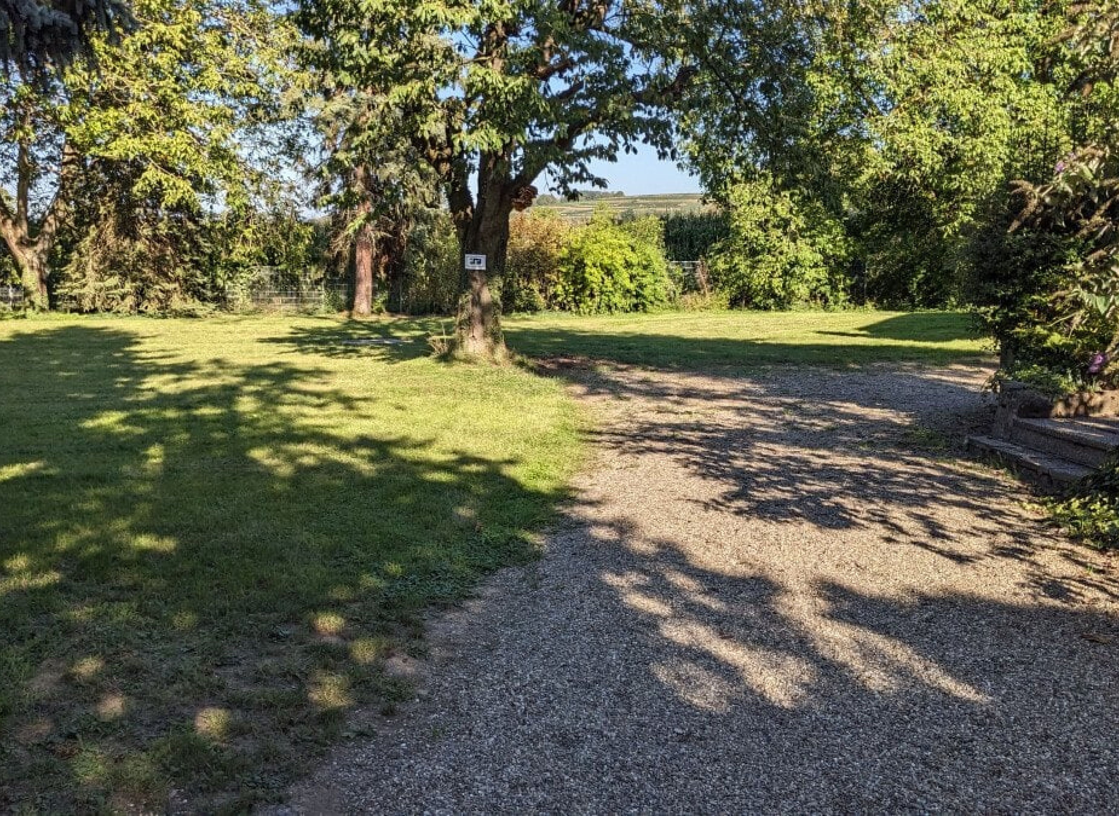 Entspanntes Camping im Garten in Endingen am Kaiserstuhl — Sítio para autocaravanas in Endingen am Kaiserstuhl