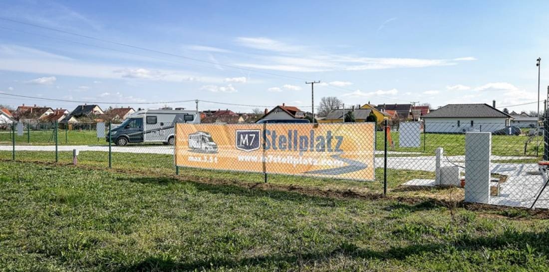 M7 Stellplatz Balatonkeresztúr — Bobilplass in Balatonkeresztúr