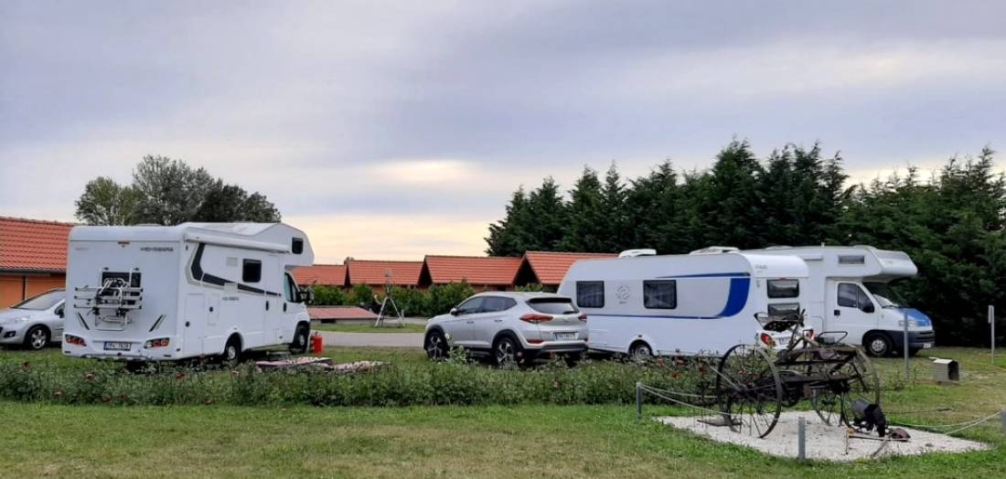 Stellplatz Paschlewwer Ferienhof — Karavan Sitesi in Osternienburger Land