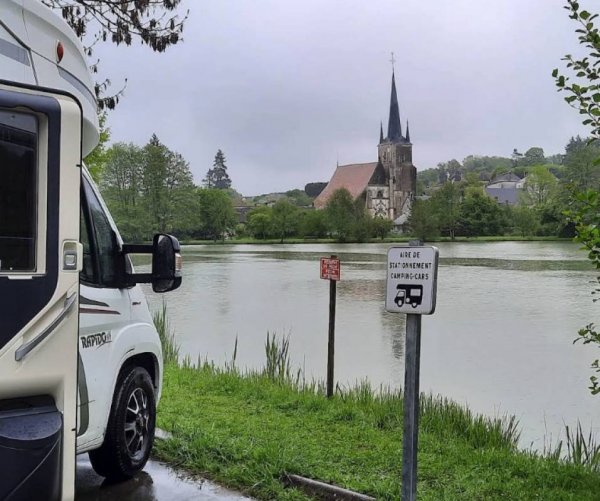 Stellplatz Saint-Prive — Photo 2