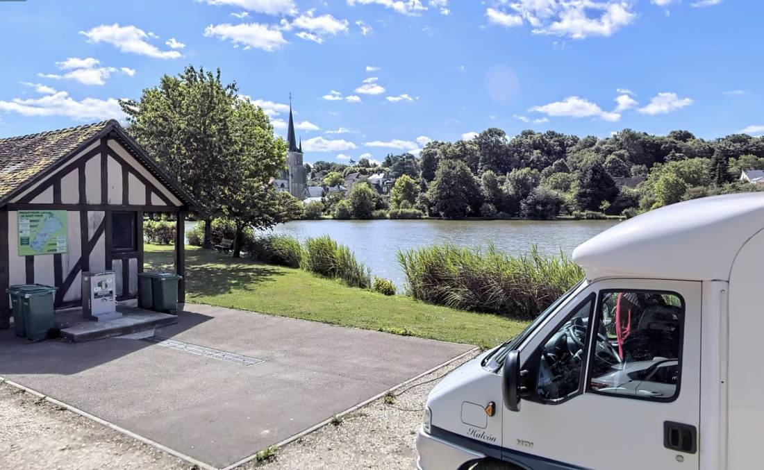 Stellplatz Saint-Prive — Karavan Sitesi in Saint-Privé
