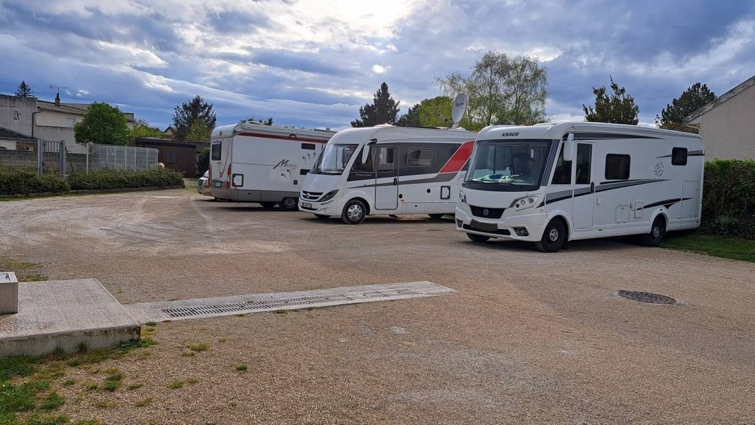 Stellplatz Mailly-le-Camp — Area Autocaravanas in Mailly-le-Camp