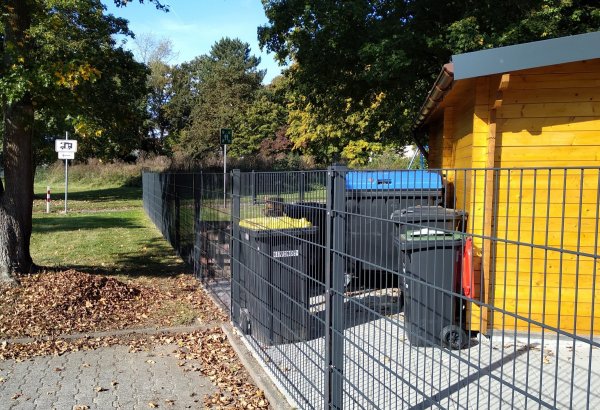 Übernachtungsparkplatz am Usa-Wellenbad Bad Nauheim — Fotoğraf 3