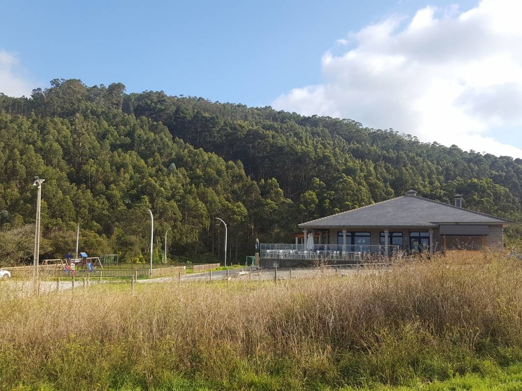 Área de Autocaravanas San Román — Camperplads in O Vicedo