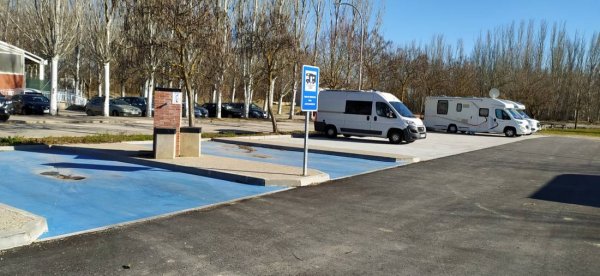 Área de Autocaravanas de Villamuriel — Photo 2