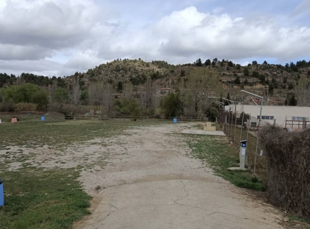 Area de Autocaravanas — Sp. parking dla kamperów in Valderrobres