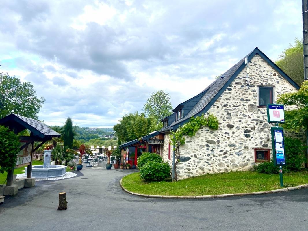 Camping de la Forêt — Місце для кемпінгу in Lourdes