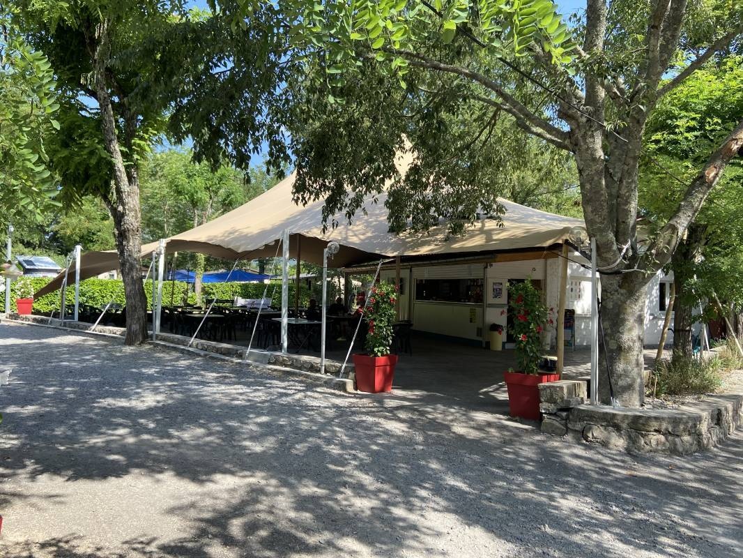 Camping Le Plan D'Eau **** — Kemp in Saint-Privat